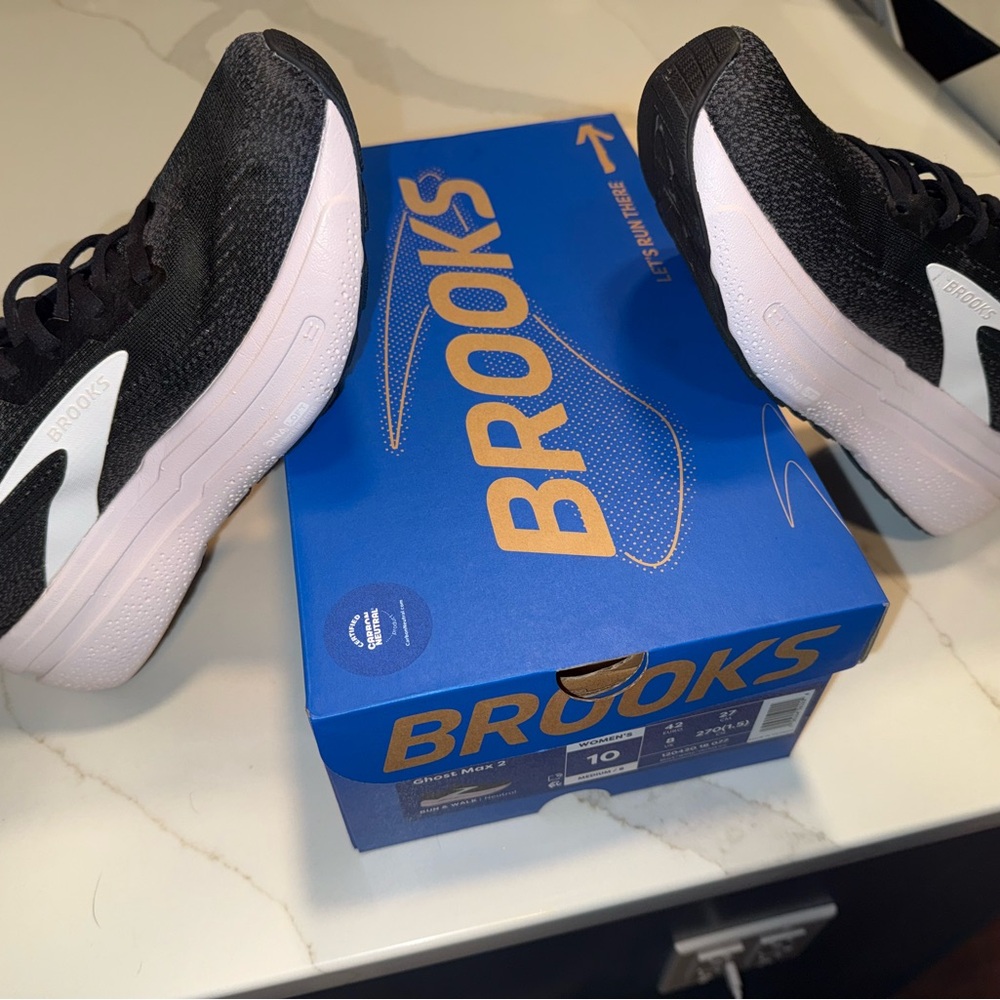 Ghost Max 2 size 10 with original box. Worn twice! Black/white/orchid ice